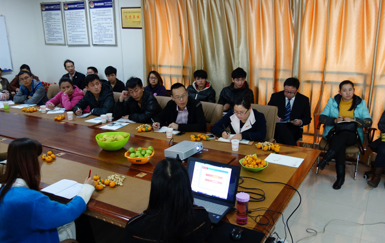 天度第四屆客戶沙龍及網(wǎng)絡(luò)營銷分享會(huì)于2013年10月23日舉行，30余家客戶參加了本次沙龍和講座，并給予高度贊許和認(rèn)可。事實(shí)證明，天度在不斷強(qiáng)化產(chǎn)品和服務(wù)品質(zhì)的同時(shí)，我們還持續(xù)不斷加強(qiáng)對(duì)客戶網(wǎng)站運(yùn)營和營銷推廣上的支持。選擇天度，就是選擇了一條通往新媒體營銷和電子商務(wù)的捷徑。