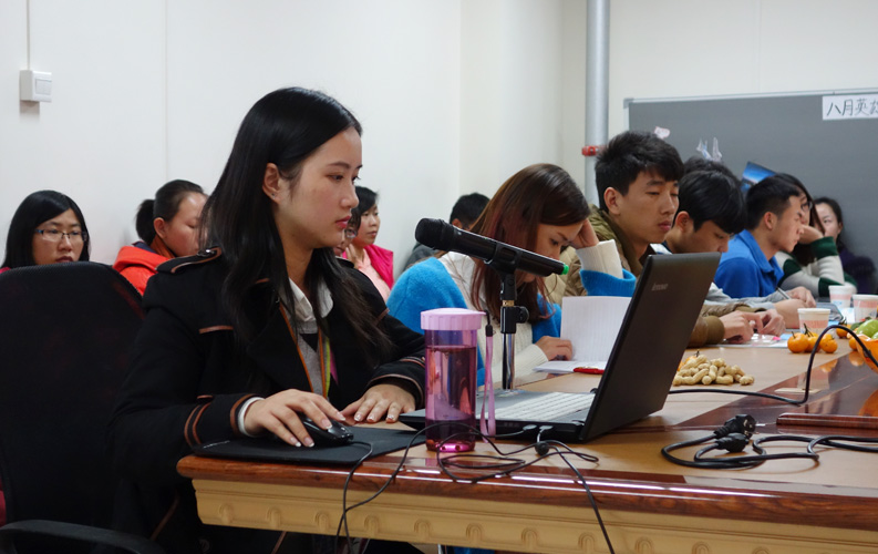 昆明天度網(wǎng)絡(luò)公司從2013年開始籌備新媒體營銷公益講座和老客戶網(wǎng)絡(luò)營銷沙龍，我們邀請(qǐng)了國內(nèi)網(wǎng)絡(luò)營銷和移動(dòng)互聯(lián)網(wǎng)營銷專家親臨公司，為保證培訓(xùn)質(zhì)量和溝通效果，我們每次只邀請(qǐng)20-30家老客戶參加（全免費(fèi)），我們將秉承全公益、全免費(fèi)、不推銷任何產(chǎn)品和服務(wù)、只講干貨等原則，為新老客戶創(chuàng)造更多價(jià)值。