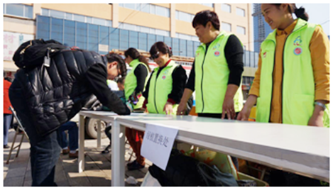 活動以&ldquo;做好事做善事做志愿者&rdquo;為主題，倡導節(jié)能減排、低碳出行、綠色出行的生活方式，鼓勵市民低碳出行。同時，在云紡的活動現(xiàn)場，昆明市青基會帶來了&ldquo;一家衣等于愛&rdquo;衣服回收箱，市民將廢舊的衣服投放到箱內(nèi)，志愿者送上一盆綠色植物或者一本圖書。