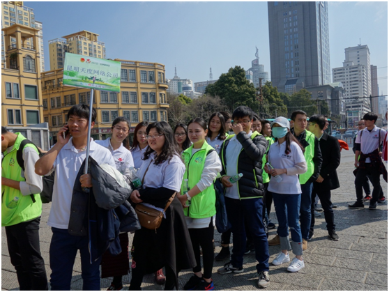 雷鋒精神，人人可學;奉獻愛心，處處可為。積小善為大善，善莫大焉。當有人需要幫助時，大家搭把手、出份力，社會將變得更加美好。